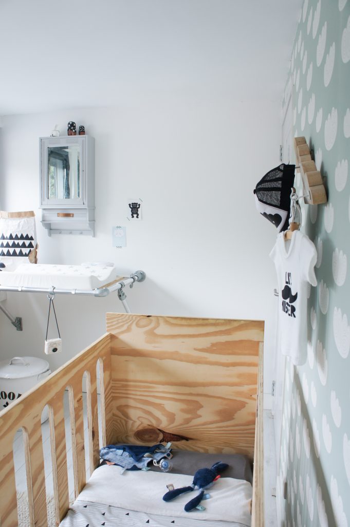 DIY interieur babykamer ledikant zelf maken
