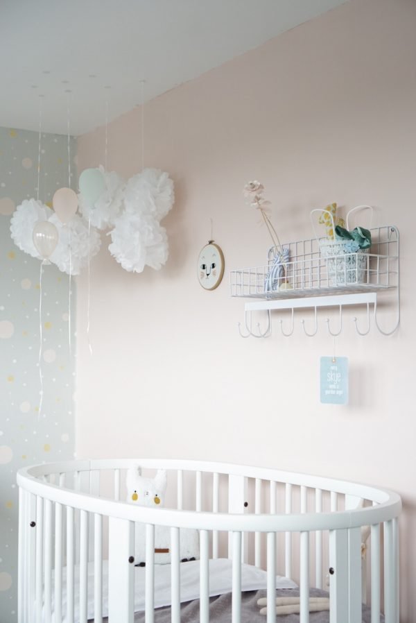 Babykamer roze stokke sleepi kinderkamertrend kleurtrends 2019