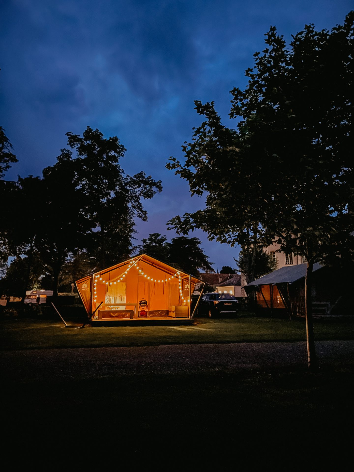 glamping tent camping avond