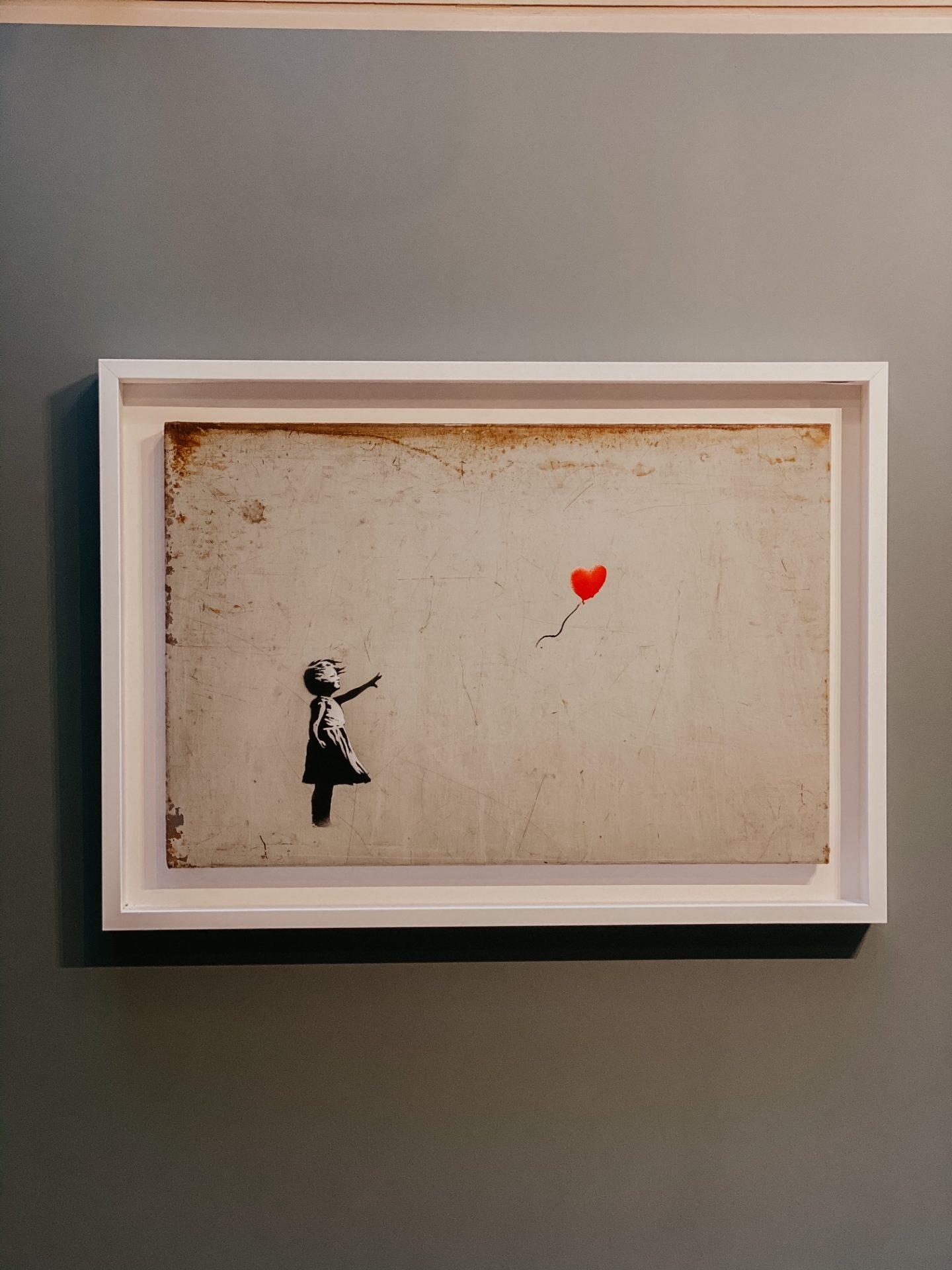 moco museum amsterdam schilderij meisje rode hartjesballon