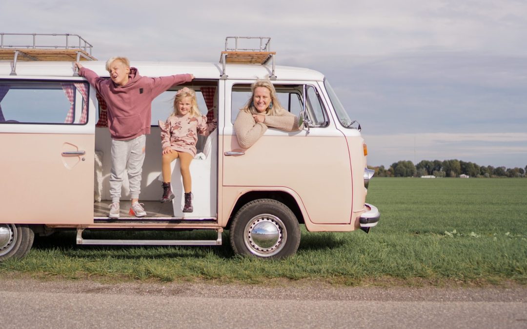 Ontdek Nederland vanuit een oldschool Volkswagenbusje van We Love Oldtimers